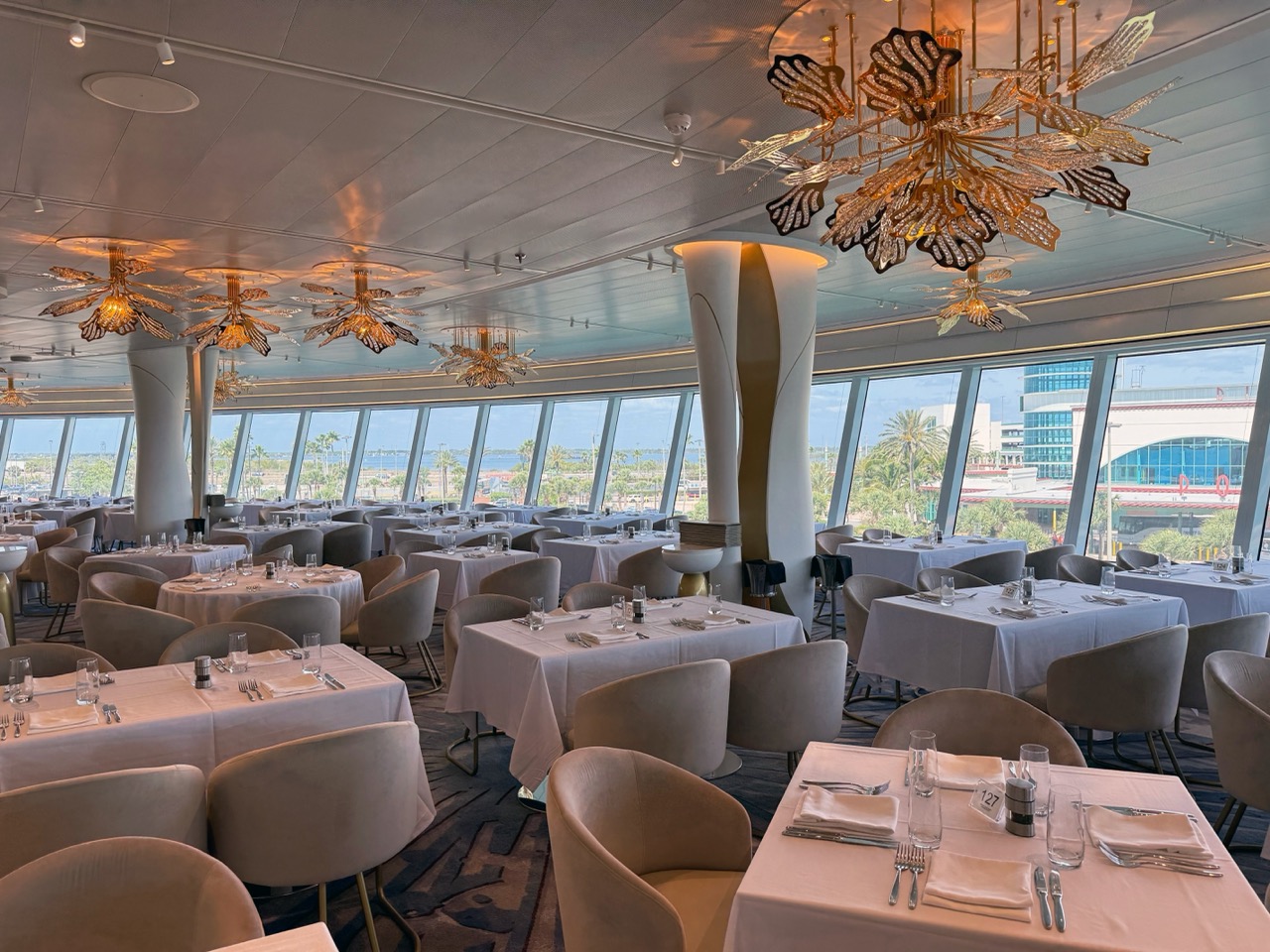 Norwegian Aqua Hudson's dining room