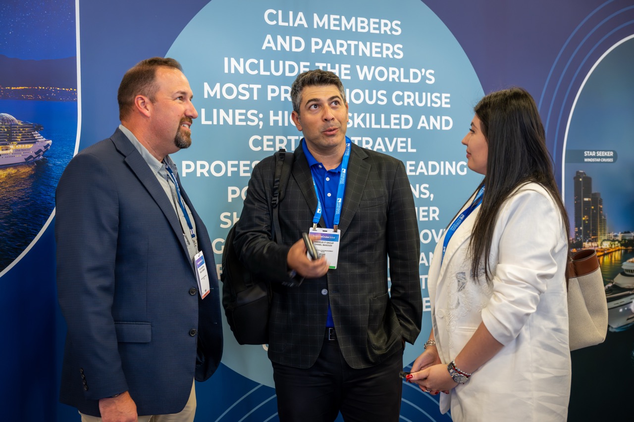 PortCanaveralemployeesand2026SeatradeCruiseGlobaleventguestsnetworking