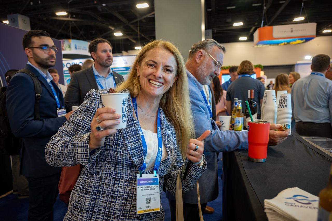 2026SeatradeCruiseGlobaleventguestgivingathumbsupatPortCanaveralsbooth
