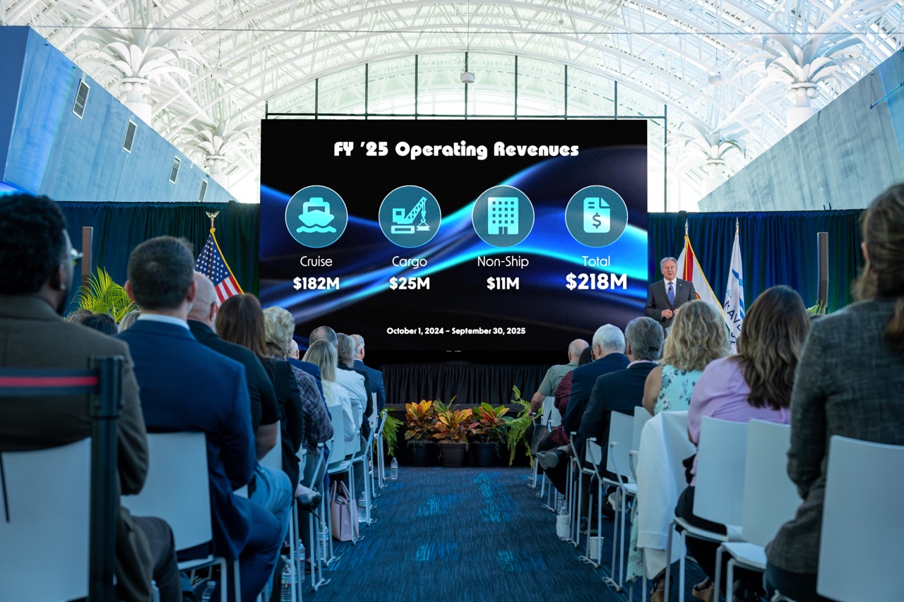 Photo of Capt. Murray delivering the State of the Port presentation